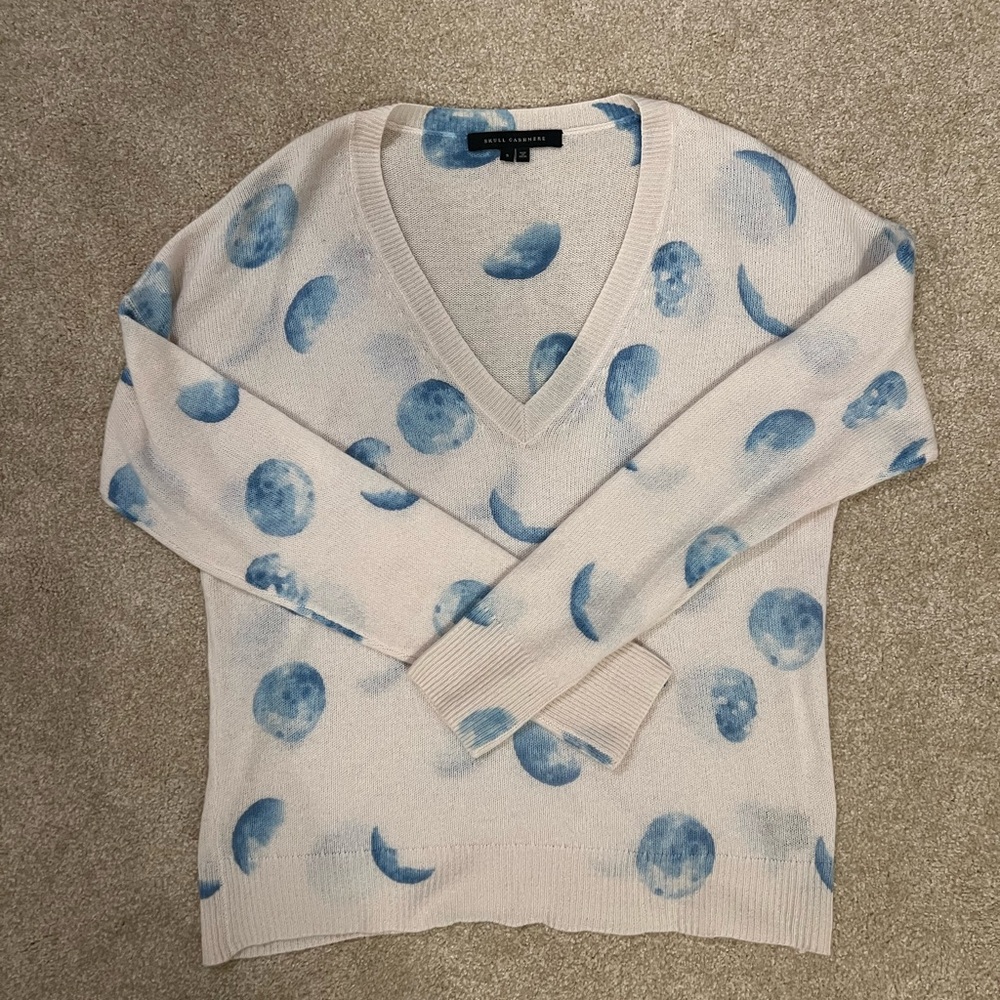Skull Cashmere White and Blue Moon Sweater